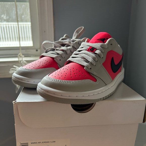 Nike Air Jordan Low - Pink and Gray with Black Swoosh - Picture 2 of 4